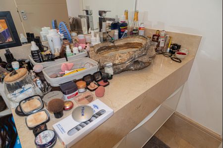 Apartamento à venda com 475m², 4 quartos e 4 vagasBanheiro da Suíte 2