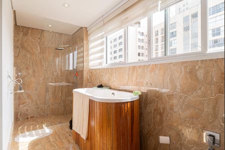 Apartamento à venda com 475m², 4 quartos e 4 vagasBanheiro da Suíte 3