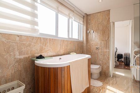 Apartamento à venda com 475m², 4 quartos e 4 vagasBanheiro da Suíte 3