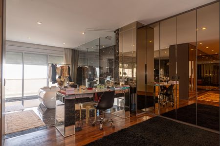 Apartamento à venda com 475m², 4 quartos e 4 vagasSuíte 1