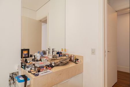 Apartamento à venda com 475m², 4 quartos e 4 vagasBanheiro da Suíte 2