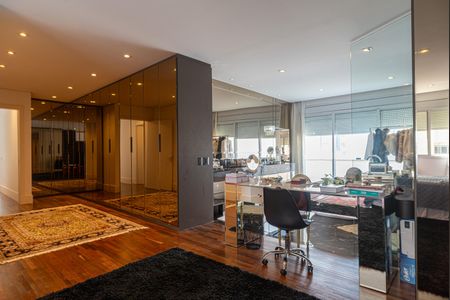 Apartamento à venda com 475m², 4 quartos e 4 vagasSuíte 1