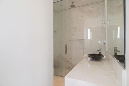 Apartamento à venda com 475m², 4 quartos e 4 vagasBanheiro da Suíte 4