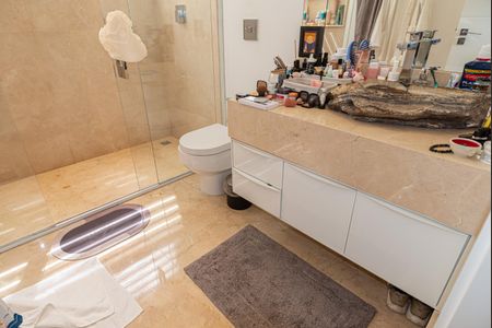 Apartamento à venda com 475m², 4 quartos e 4 vagasBanheiro da Suíte 2