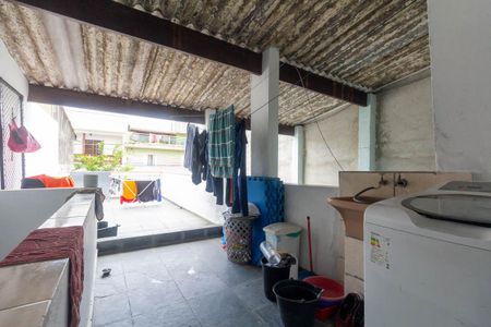 Casa à venda com 148m², 3 quartos e 2 vagasCasa 1: Área de Serviço e Varanda