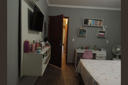 Casa à venda com 200m², 3 quartos e 3 vagasSuíte 2