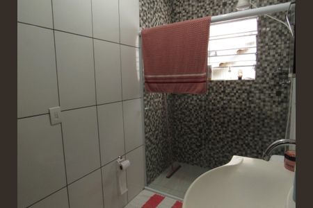 Casa à venda com 200m², 3 quartos e 3 vagasBanheiro da Suíte 2