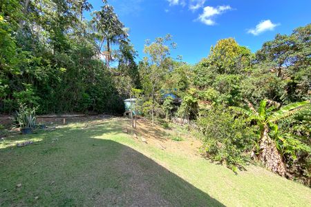 Casa de condomínio à venda com 180m², 4 quartos e 3 vagasQuintal