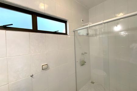 Casa de condomínio à venda com 180m², 4 quartos e 3 vagasBanheiro