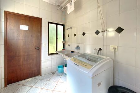 Casa de condomínio à venda com 180m², 4 quartos e 3 vagasÁrea de Serviço