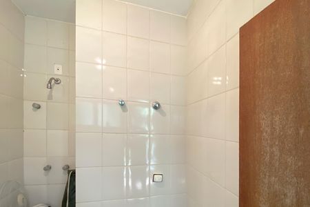 Casa de condomínio à venda com 180m², 4 quartos e 3 vagasBanheiro externo