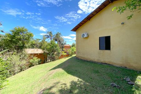 Casa de condomínio à venda com 180m², 4 quartos e 3 vagasQuintal