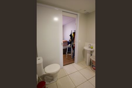 Banheiro da Suíte de apartamento para alugar com 1 quarto, 32m² em Q 402, Brasília