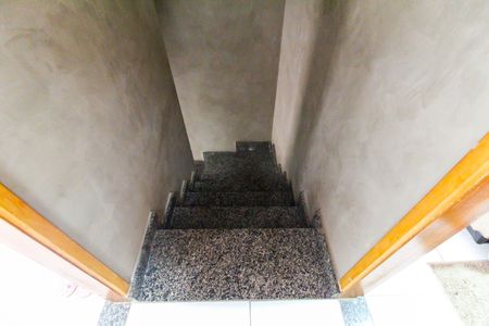 Casa de condomínio à venda com 70m², 2 quartos e 1 vagaEscada