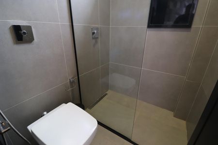 Casa para alugar com 435m², 4 quartos e 4 vagasBanheiro da piscina