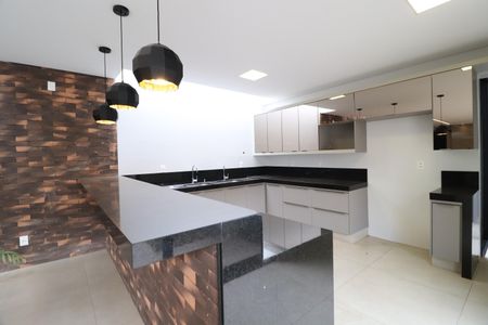 Casa para alugar com 435m², 4 quartos e 4 vagasCozinha