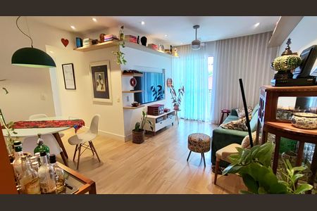 Apartamento à venda com 92m², 2 quartos e 1 vaga Apartamento à venda com 92m², 2 quartos e 1 vagaSala