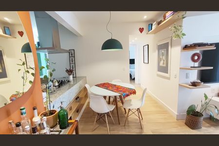 Apartamento à venda com 92m², 2 quartos e 1 vaga Apartamento à venda com 92m², 2 quartos e 1 vagaSala