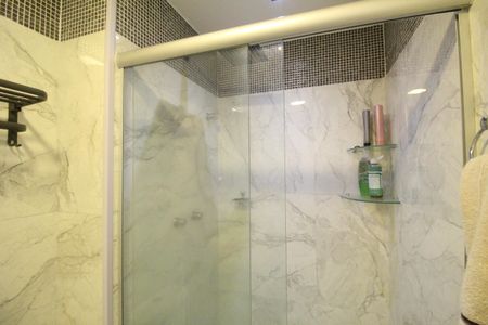 Apartamento à venda com 78m², 2 quartos e 2 vagasBanheiro social