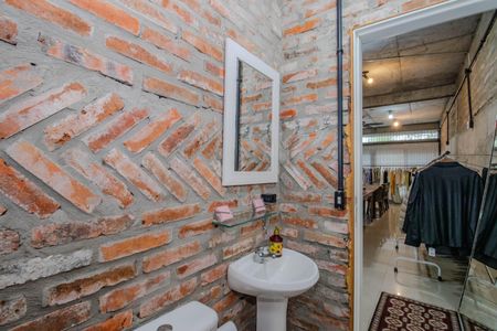 Casa à venda com 500m², 3 quartos e 4 vagas Casa à venda com 500m², 3 quartos e 4 vagasBanheiro Social - Casa Frente