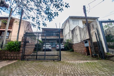 Casa à venda com 500m², 3 quartos e 4 vagas Casa à venda com 500m², 3 quartos e 4 vagasFachada