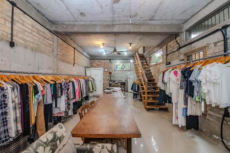 Casa à venda com 500m², 3 quartos e 4 vagas Casa à venda com 500m², 3 quartos e 4 vagasSala - Casa Frente