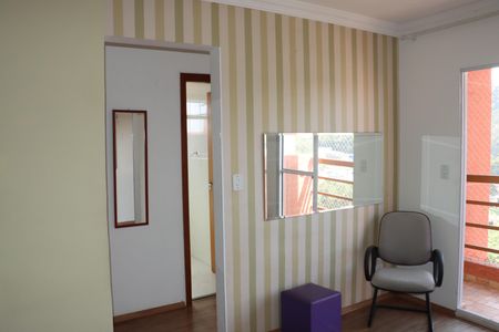 Sala de apartamento para alugar com 2 quartos, 55m² em Jardim Vista Alegre, Embu das Artes