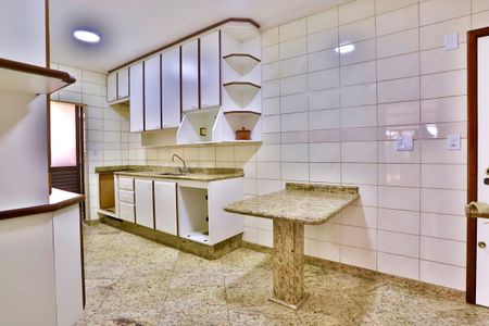 Apartamento para alugar com 124m², 3 quartos e 2 vagas Apartamento para alugar com 124m², 3 quartos e 2 vagasCozinha