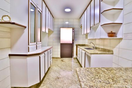 Apartamento para alugar com 124m², 3 quartos e 2 vagas Apartamento para alugar com 124m², 3 quartos e 2 vagasCozinha