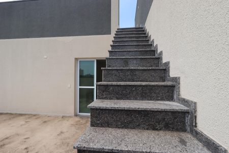 Casa para alugar com 120m², 2 quartos e 1 vagaEscada para a Cobertura