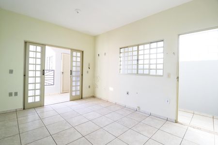 Casa para alugar com 102m², 2 quartos e 1 vagaSala