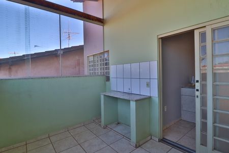 Casa para alugar com 102m², 2 quartos e 1 vagaÁrea de Serviço