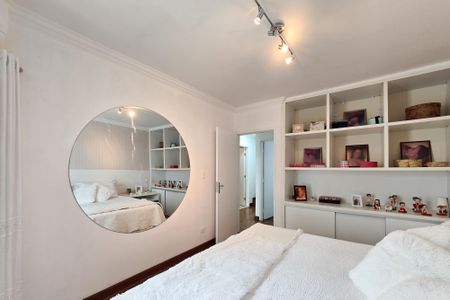 Casa à venda com 200m², 3 quartos e 3 vagas Casa à venda com 200m², 3 quartos e 3 vagasSuíte