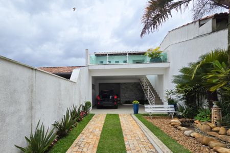Casa à venda com 200m², 3 quartos e 3 vagas Casa à venda com 200m², 3 quartos e 3 vagasGaragem