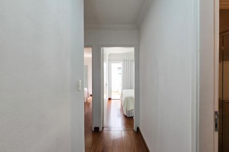 Casa à venda com 200m², 3 quartos e 3 vagas Casa à venda com 200m², 3 quartos e 3 vagasCorredor