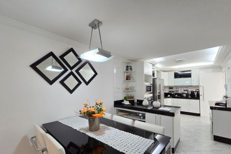 Casa à venda com 200m², 3 quartos e 3 vagas Casa à venda com 200m², 3 quartos e 3 vagasCopa