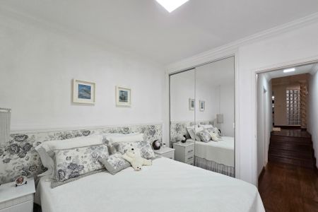 Casa à venda com 200m², 3 quartos e 3 vagas Casa à venda com 200m², 3 quartos e 3 vagasQuarto 2