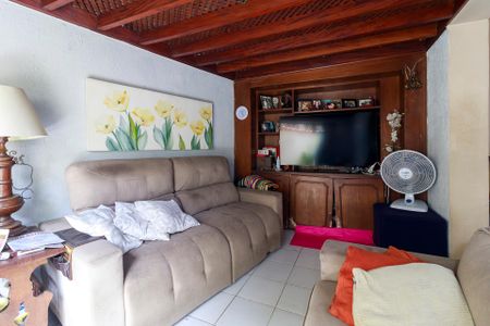 Casa à venda com 137m², 2 quartos e 2 vagasSala 1