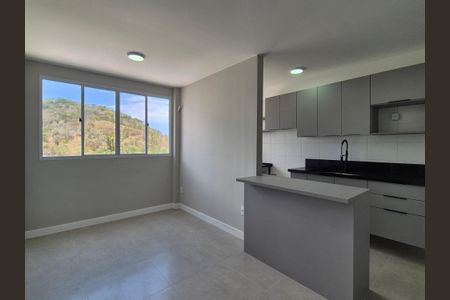 Sala de apartamento para alugar com 2 quartos, 45m² em Barra da Tijuca, Rio de Janeiro