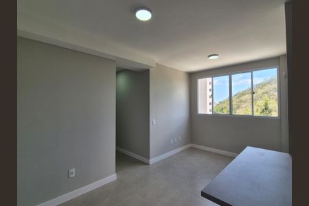 Sala de apartamento para alugar com 2 quartos, 45m² em Barra da Tijuca, Rio de Janeiro