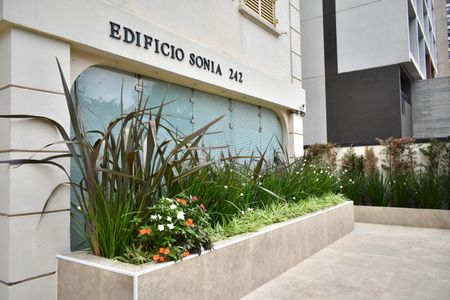 Apartamento para alugar com 67m², 2 quartos e 1 vaga Apartamento para alugar com 67m², 2 quartos e 1 vagaFachada