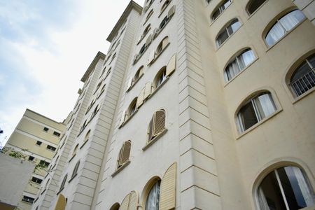 Apartamento para alugar com 67m², 2 quartos e 1 vaga Apartamento para alugar com 67m², 2 quartos e 1 vagaFachada