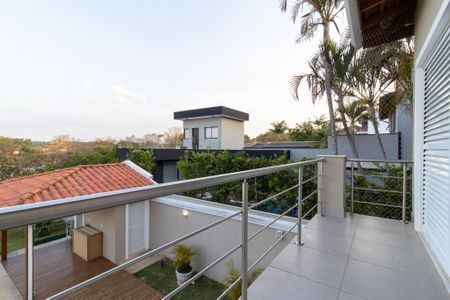 Casa de condomínio à venda com 300m², 4 quartos e 4 vagas Casa de condomínio à venda com 300m², 4 quartos e 4 vagasSuíte 3 Varanda