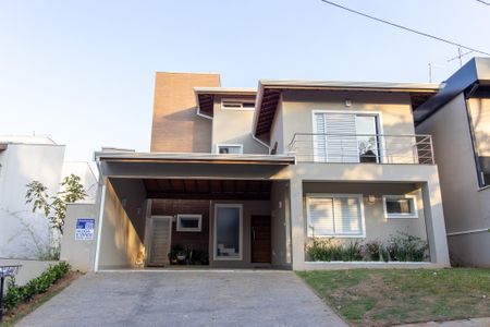 Casa de condomínio à venda com 300m², 4 quartos e 4 vagasFachada