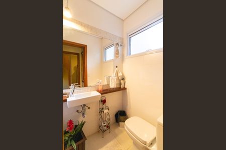 Casa de condomínio à venda com 300m², 4 quartos e 4 vagasLavabo