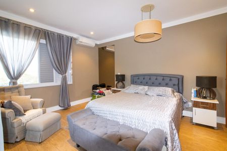 Casa de condomínio à venda com 300m², 4 quartos e 4 vagas Casa de condomínio à venda com 300m², 4 quartos e 4 vagasSuíte 1