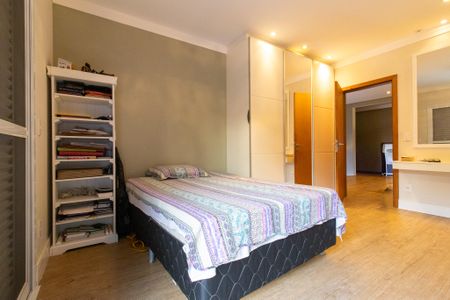 Casa de condomínio à venda com 300m², 4 quartos e 4 vagasSuíte 2