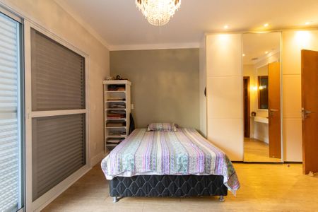 Casa de condomínio à venda com 300m², 4 quartos e 4 vagas Casa de condomínio à venda com 300m², 4 quartos e 4 vagasSuíte 2