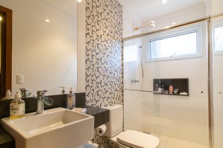 Casa de condomínio à venda com 300m², 4 quartos e 4 vagas Casa de condomínio à venda com 300m², 4 quartos e 4 vagasBanheiro da Suíte 4