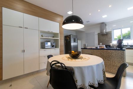 Casa de condomínio à venda com 300m², 4 quartos e 4 vagasCozinha